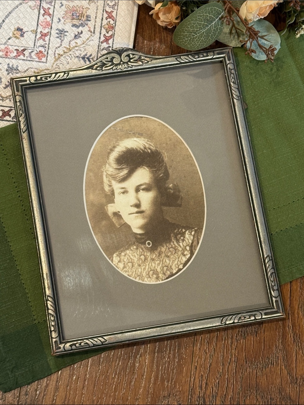 Vintage picture frame with photo